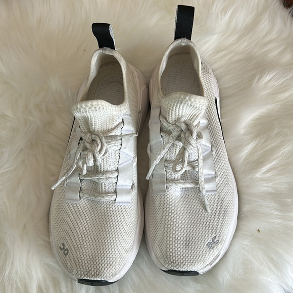 WMNS On Running CloudEasy Sneakers Sz 7.5 - Picture 2 of 5